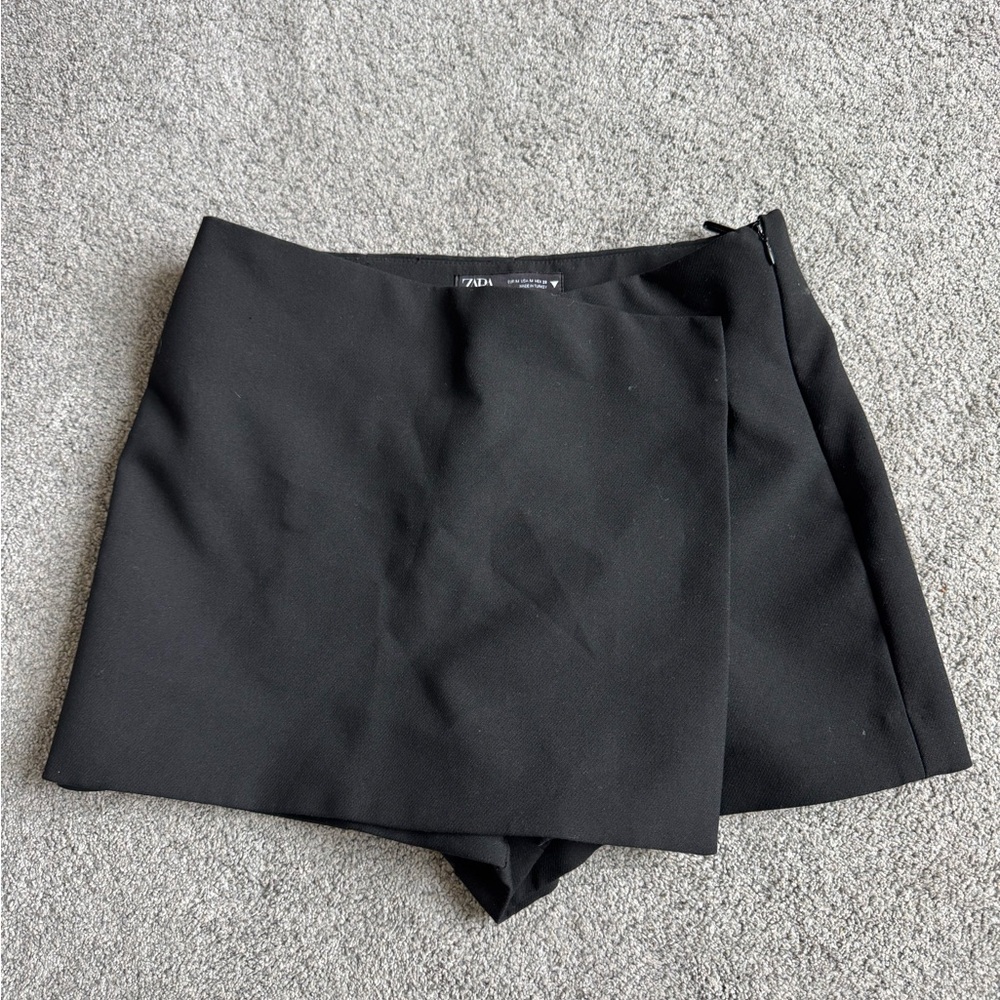 Zara Elegant Black Garment